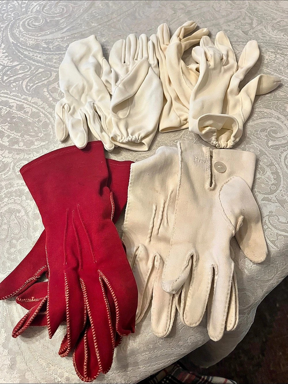 Vintage Gloves Red & Cream & White. 4 Pair, 2 cotton, 2 nylon RARE Find! GUC!